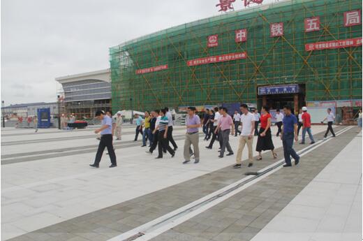 喜迎十九大，身邊看變化——我市干部賢內(nèi)助、鄉(xiāng)鎮(zhèn)街道負責人參觀高鐵商務區(qū)