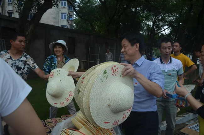 炎炎夏日送清涼，點滴關(guān)懷暖人心——城投集團各黨支部開展“送清涼”慰問一線員工活動